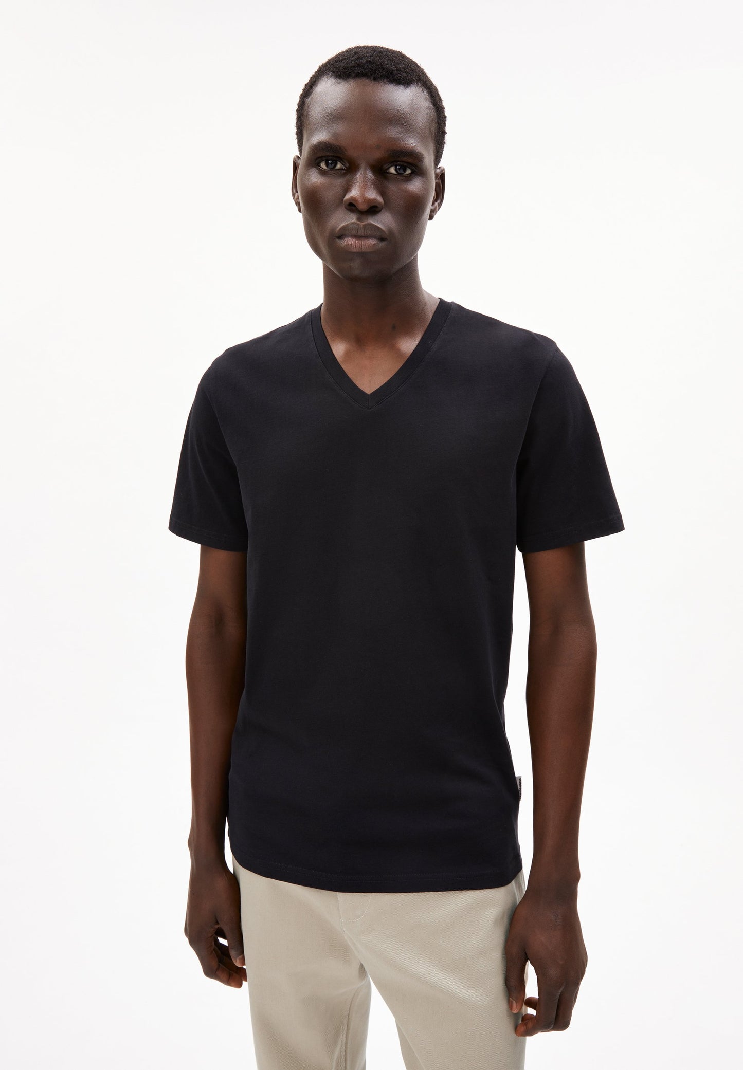 Jaames V-neck (Black)