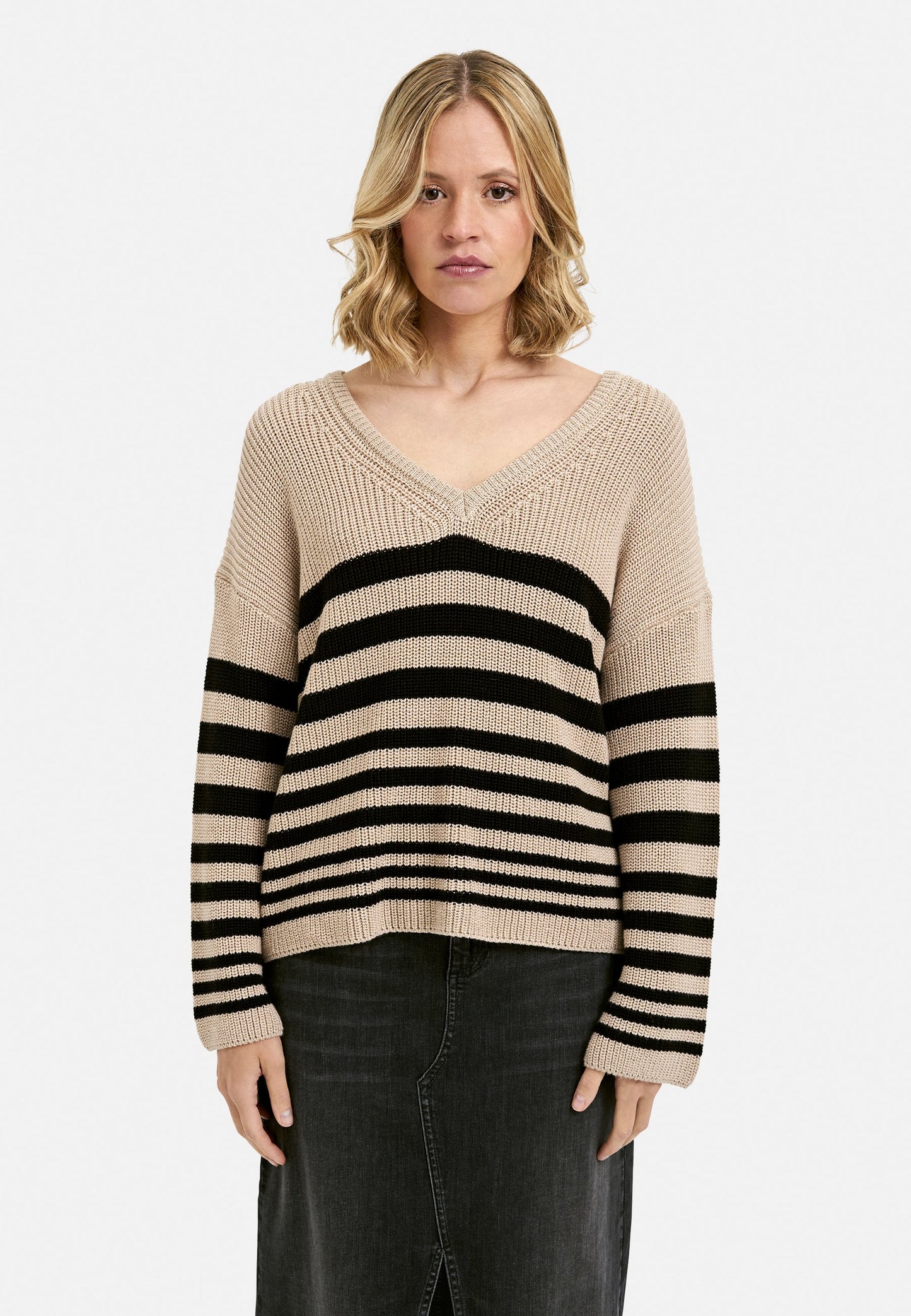 Striped V-neck Pullover (Beige Print)