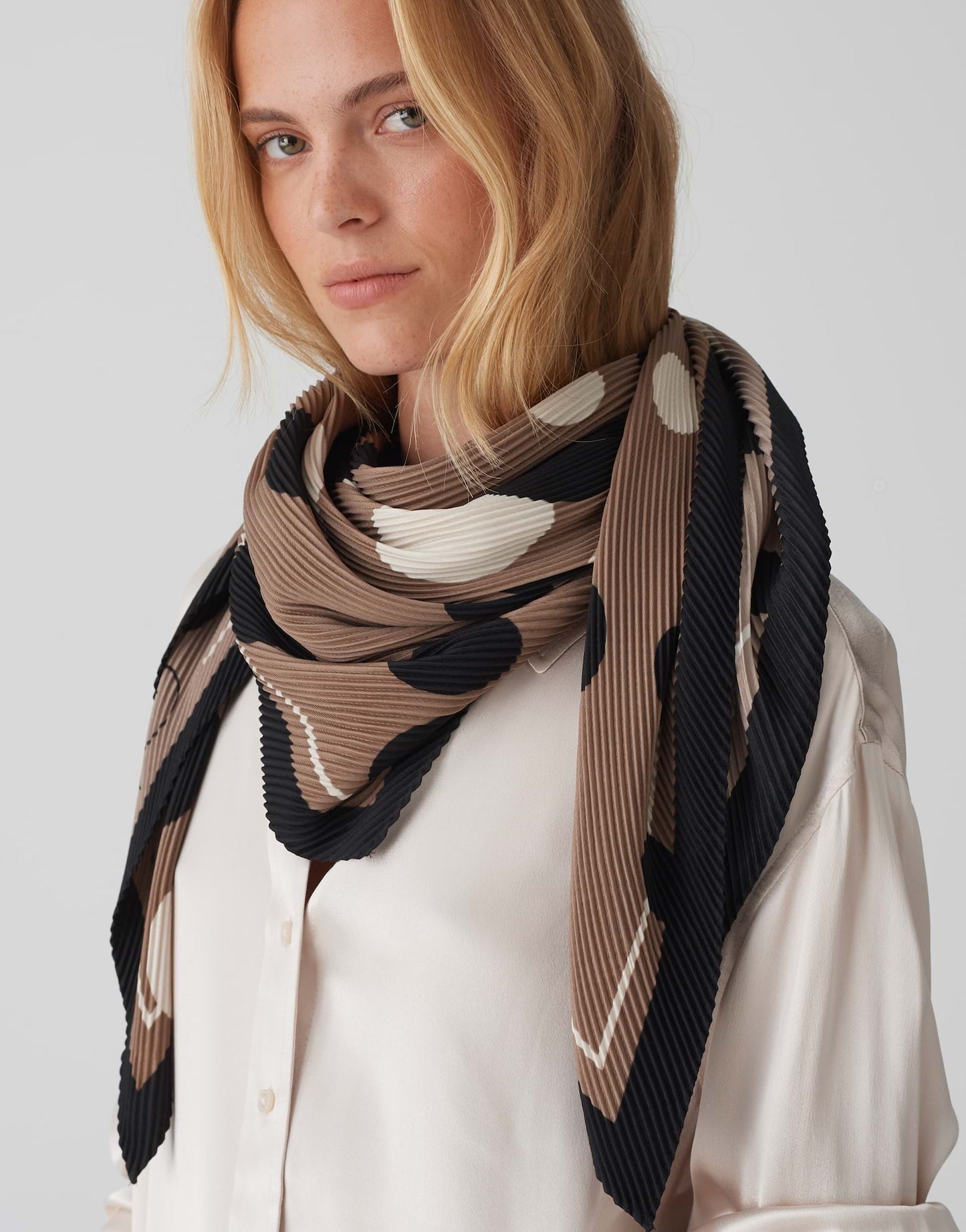 Aedgy scarf (Warm Taupe)