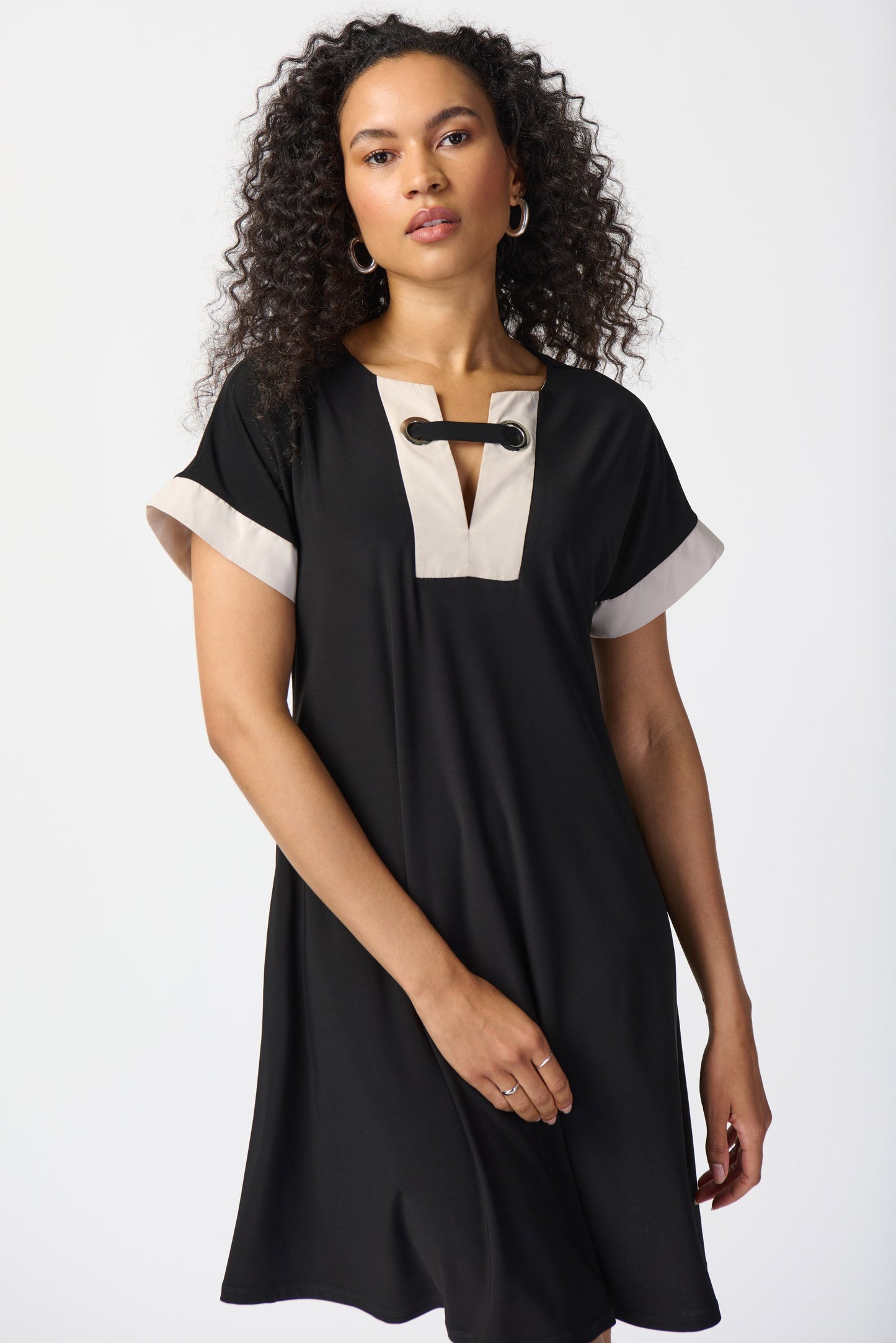 Jerseykleid in A-Linie im Color-Blocking-Stil (Schwarz/perlmut)