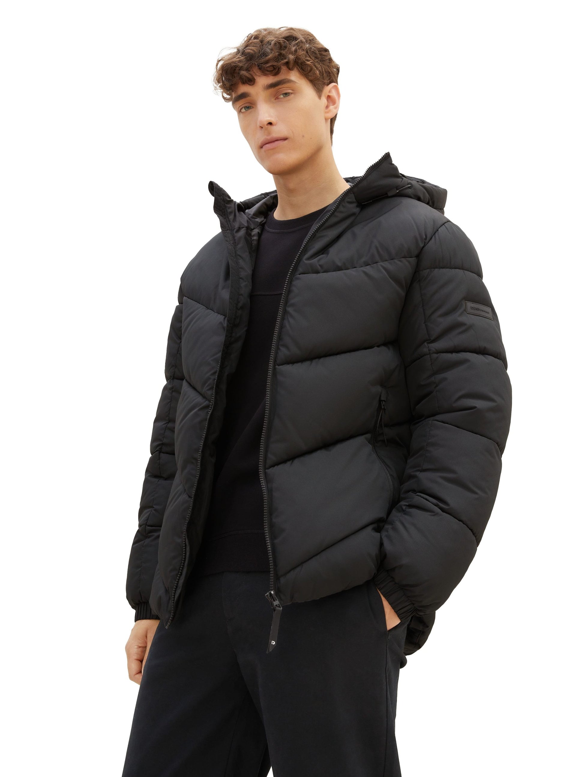 Pufferjacke mit recyceltem Polyester (Black)