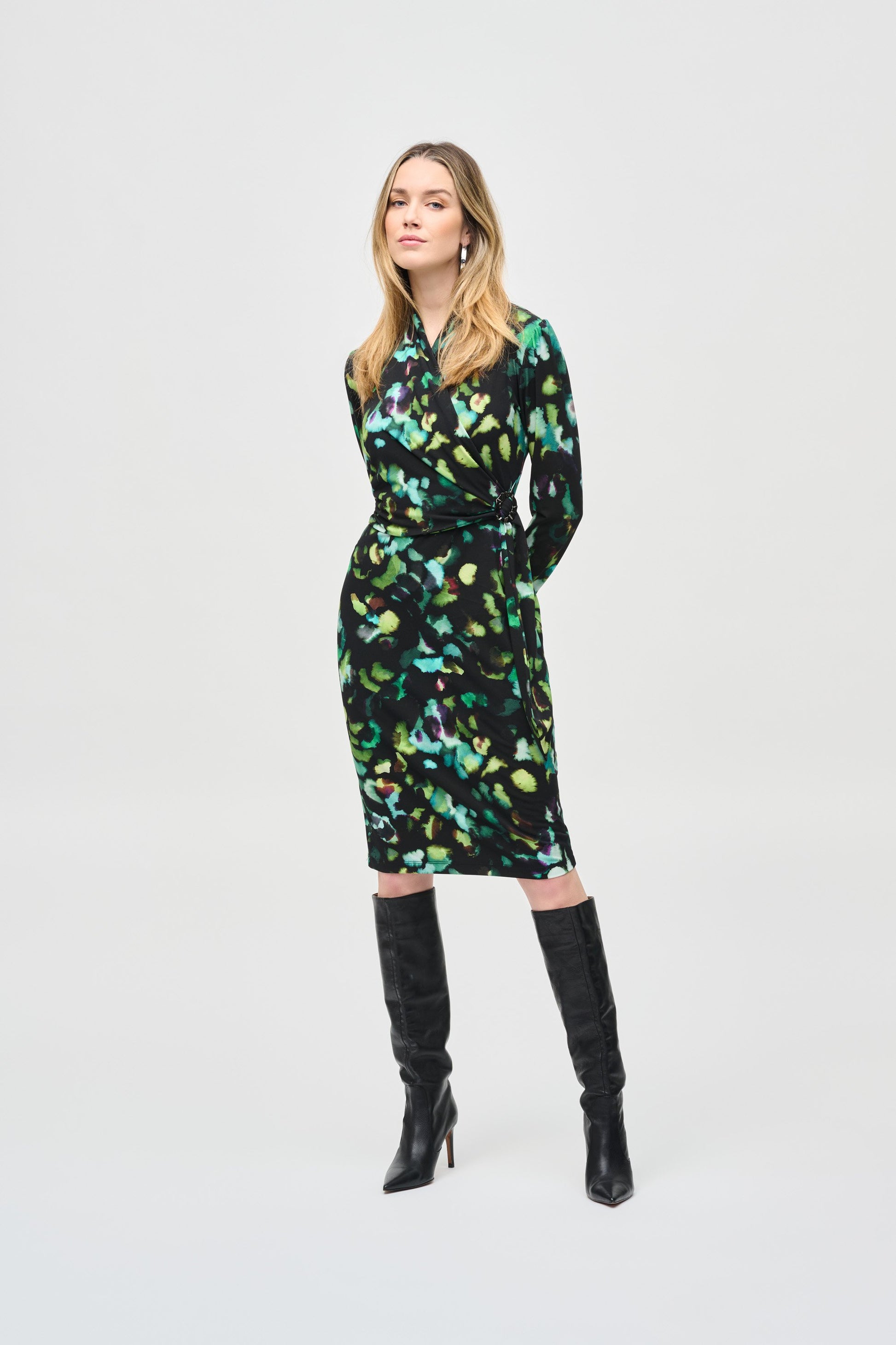 Jerseykleid in Wickeloptik mit abstraktem Muster (Schwarz/multi)